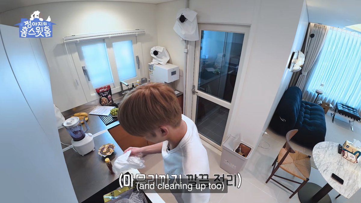 JAEWOOLOOKS's tweet photo. jungwoo is truly a cleaning fairy https://t.co/LpCOi2Zdvb