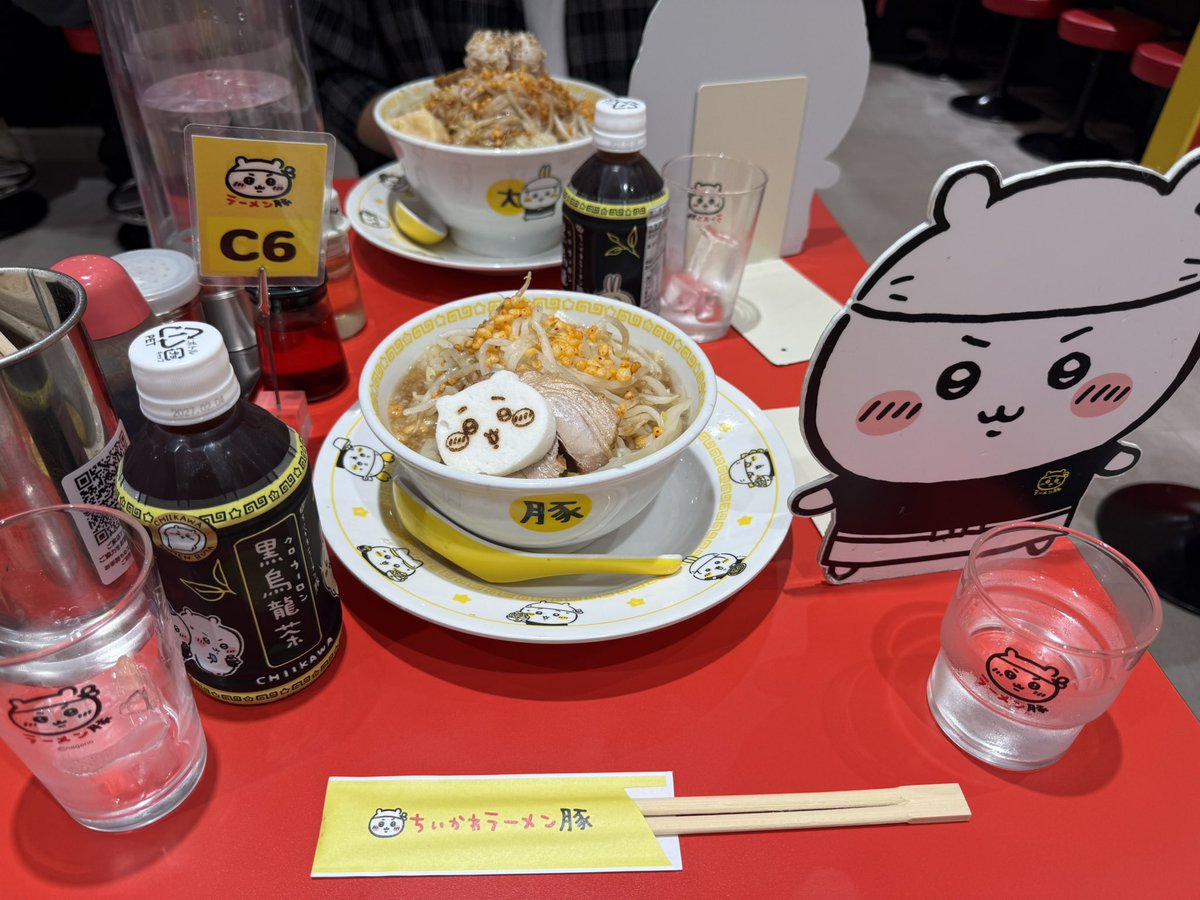 hn629's tweet photo. 初めてのちいかわラーメン&amp;初二郎系ラーメン！🍜
私はミニでも食べ切るのきつかった、、、
麺がまだ食べやすかったからなんとか完食はできたけど、これでもっとワシワシ麺だったらやばかったな🤔

次は野菜少なめにしようかな😂 https://t.co/BxMpuMxLIv
