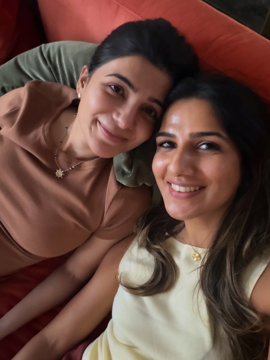 Teamtwts2's tweet photo. Our Bangaaram @Samanthaprabhu2 with her friend Meghna Vinod! 😍 

#MaaIntiBangaaram #Samantha  #SamanthaRuthPrabhu https://t.co/aj6hPp5hTC
