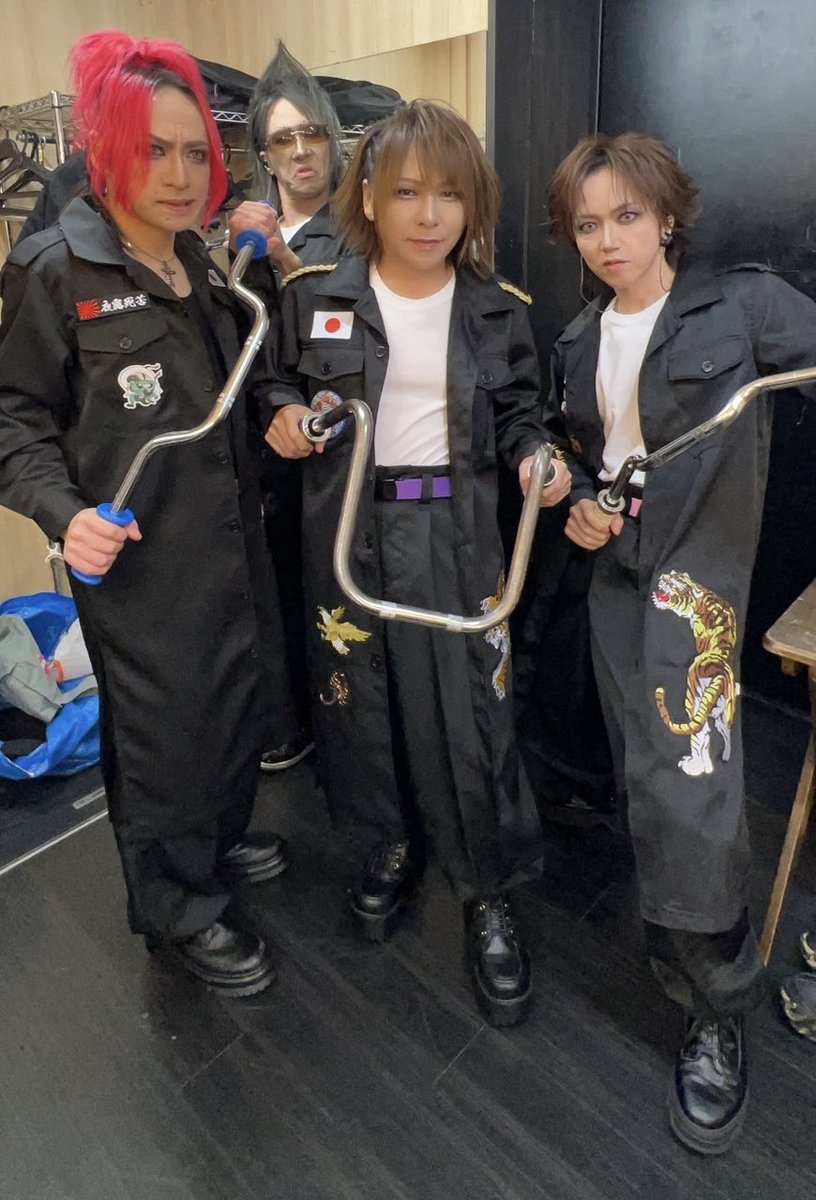 LIPHLICH_TAKA's tweet photo. 本日はKraサポート🎸🔥

高田馬場AREA 29th Anniversary
エリア誕生記念Live！-あの坂が懐かしい-

EDGE IKEBUKURO…でした！

ありがとうございました✨
めちゃくちゃ楽しかったー！！！
久々にこういう衣装着るとなんか燃えてくる🔥w

2部のトークも色々話せて面白かった☺️

またね❤️ https://t.co/nOonSNvMCc