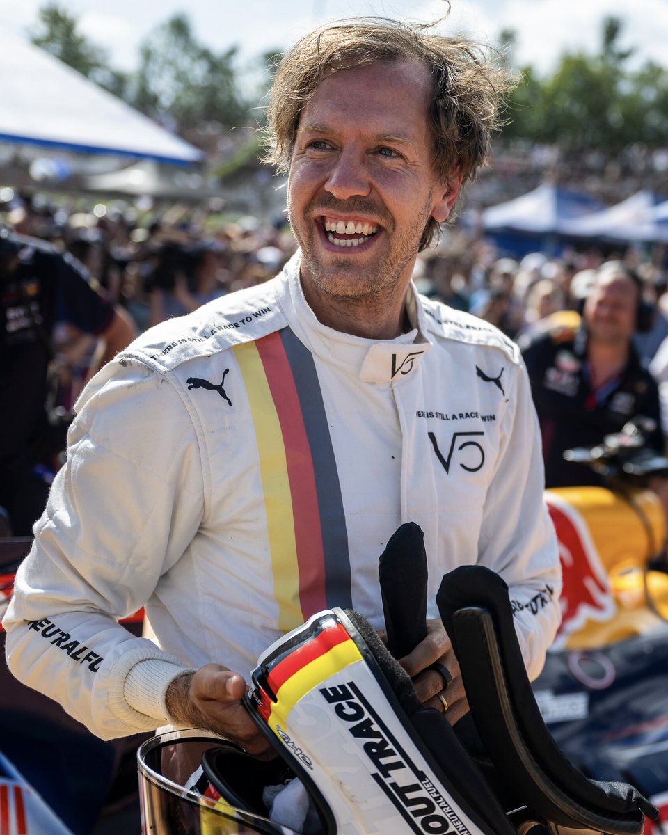 ACM_Media's tweet photo. 🎂 Nous souhaitons un joyeux anniversaire au légendaire Sebastian Vettel 🥳

Double vainqueur du #MonacoGP 🇲🇨 (2011 et 2017), mais aussi :
🏆 x4 Champion du Monde #F1 (2010, 2011, 2012 et 2013) | 🥇 x53 victoires | 🏎️ x57 pole positions | 🥈🥉 x122 podiums

#SebastianVettel

©️Joerg Mitter \ Red Bull Content Pool