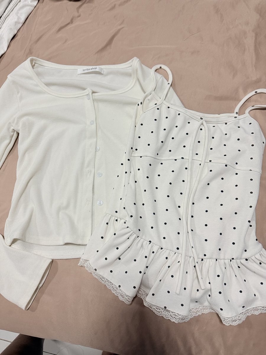 kanbbai's tweet photo. 6.ตัวนี้เป็นเช็ต 2 ชิ้น น่ารักมากก🎀
140฿ คับ 

#โล๊ะเสื้อผ้า #ส่งต่อเสื้อผ้ามือสอง https://t.co/GbMuFiV12A