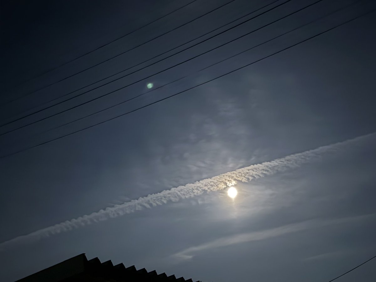 Mira_Wit's tweet photo. これ何ていう雲？人生で初めて見たんだけど https://t.co/zQpOUDUiQL