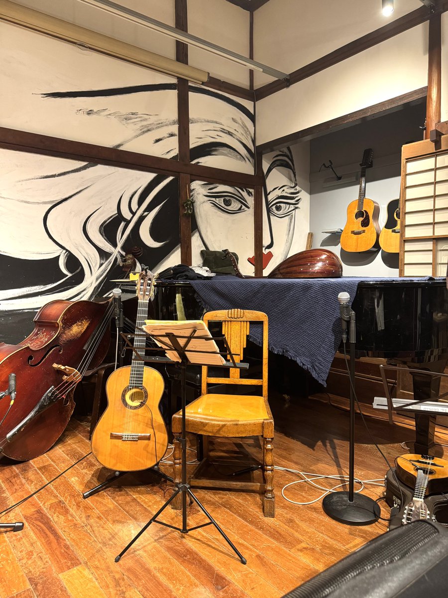 yasuno_san's tweet photo. 久々の
純正ショーロクラブのライブ♪
ARIAからも、「ゴンドラの夢」と「オレンジの日々」を演奏してくださいました♪
3人の絶妙な空気感大好き💕
ずっとついていきます！！
 #choroclub. #ARIAカンパニー https://t.co/Z5JOpaOOLR