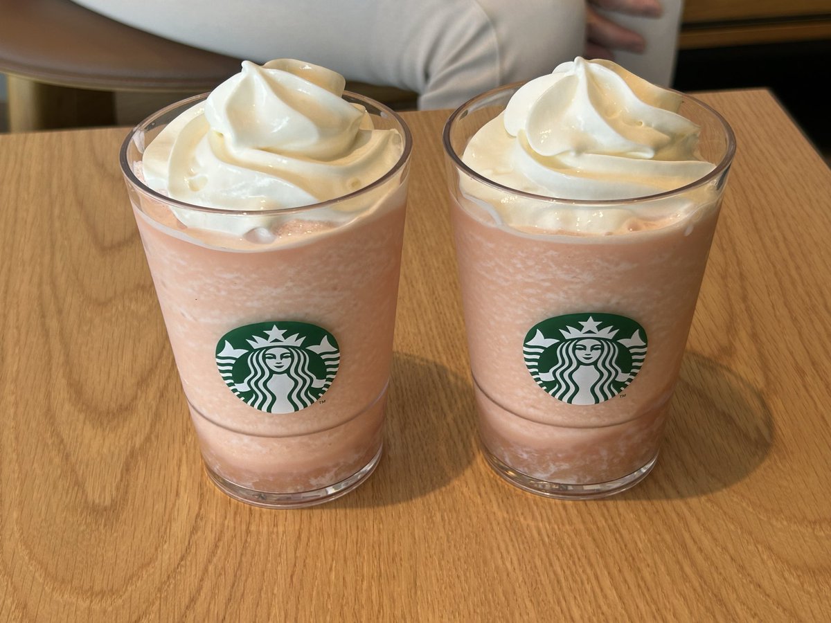backstreets0920's tweet photo. スタバ多摩東寺方店で、ピーチ&amp;ピーチミルクフラペチーノ。
休みの日はいつも雨か曇りで。
暑い日が来るのを待っていた。 https://t.co/kUVj8F9Upe