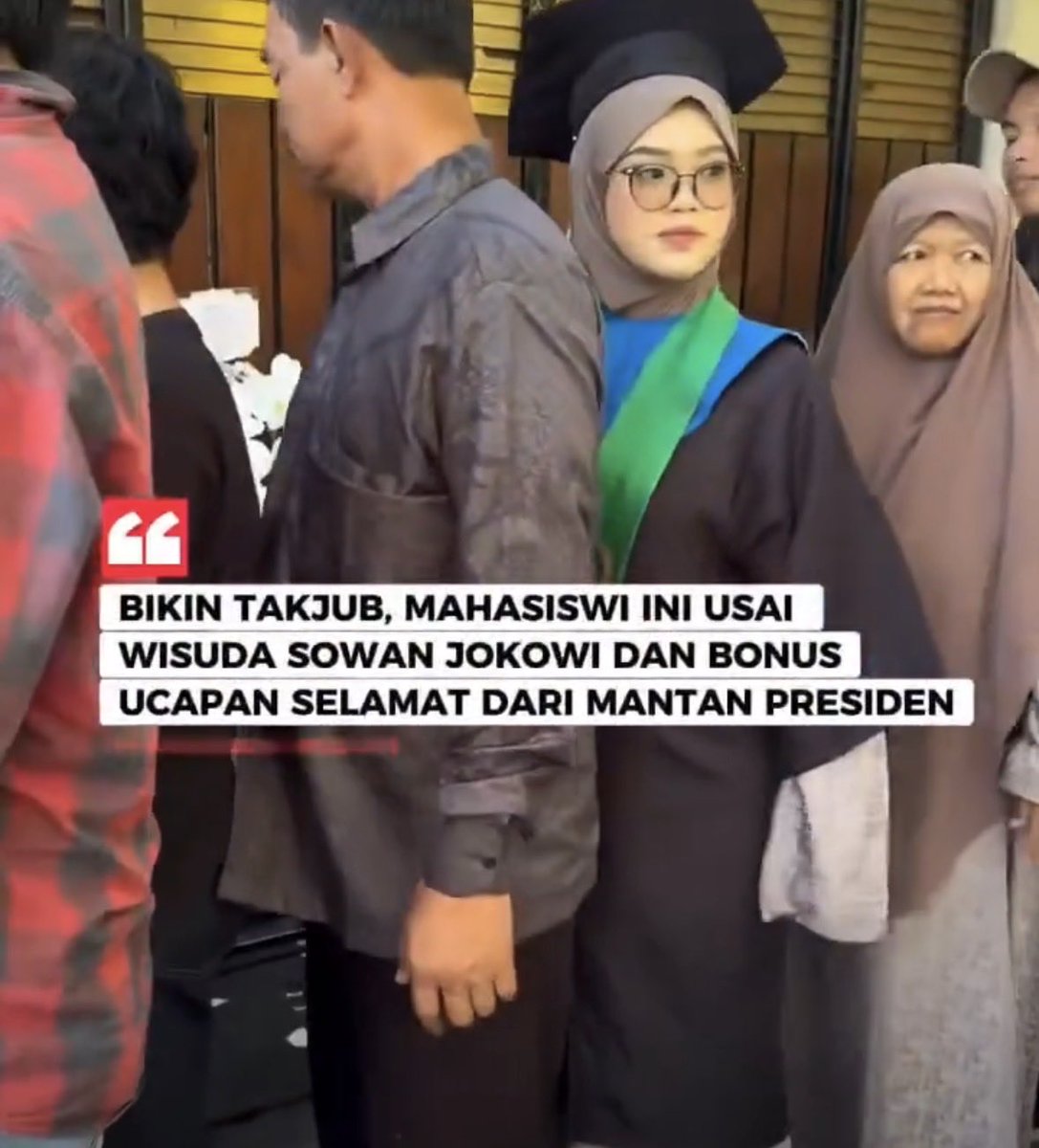 boxxtoc's tweet photo. Habis wisuda langsung nemuin Jokowi, Mbak ini paham cara kerja di pemerintahan masa kini

Minimal jabatan Komisaris lah https://t.co/ZU6WAsLaxv
