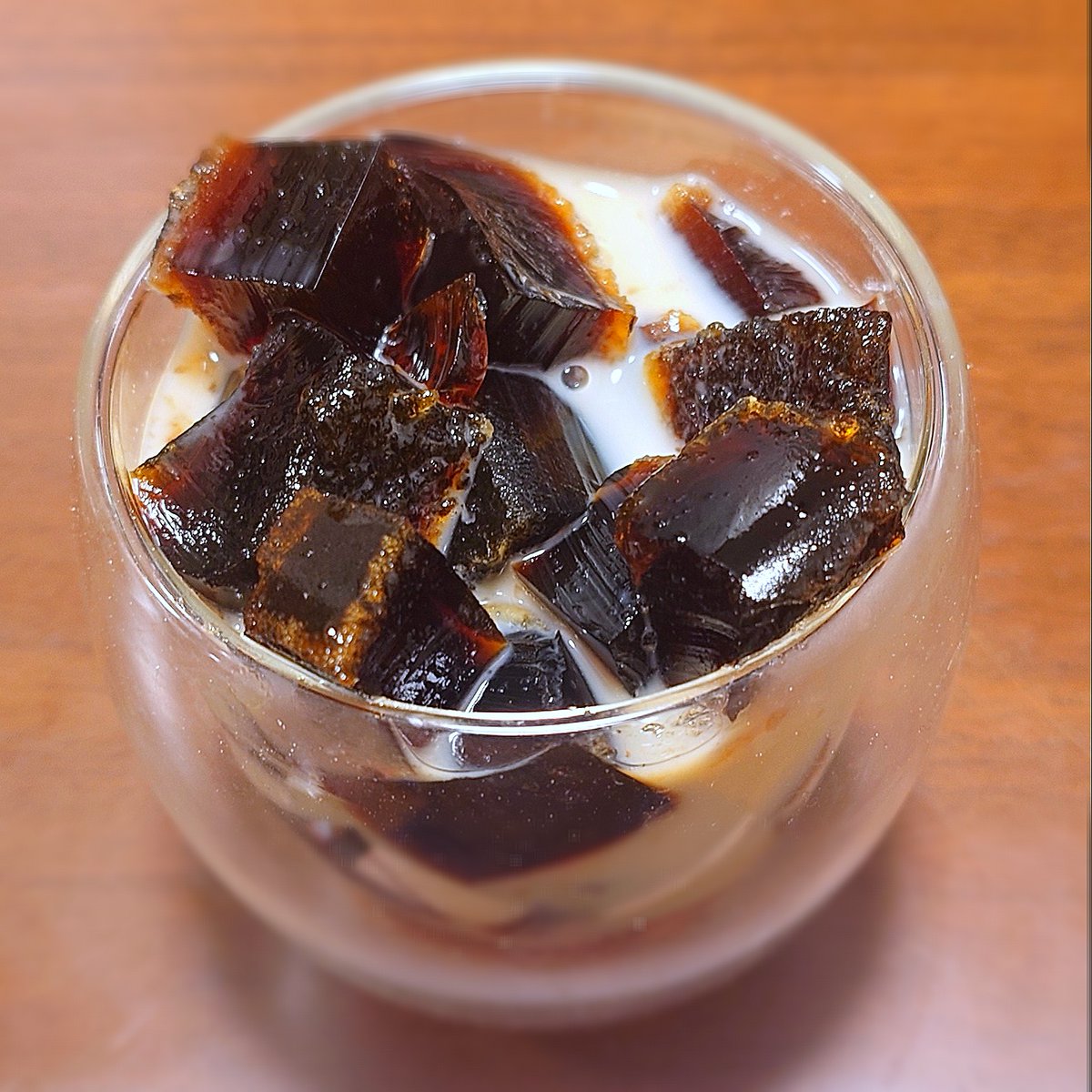 MinusMoveUmu's tweet photo. ひと息つきたいそんな時
簡単スイーツCOOKING❗

水出しコーヒーゼリー☕

水出ししたけど
ちょいとエグくて
ちょい失敗🤔
だけど手軽に
作れちゃうから
試行錯誤で
がんばろう💪
70点🌤️

今日のおやつ https://t.co/KX4KdOfVWO