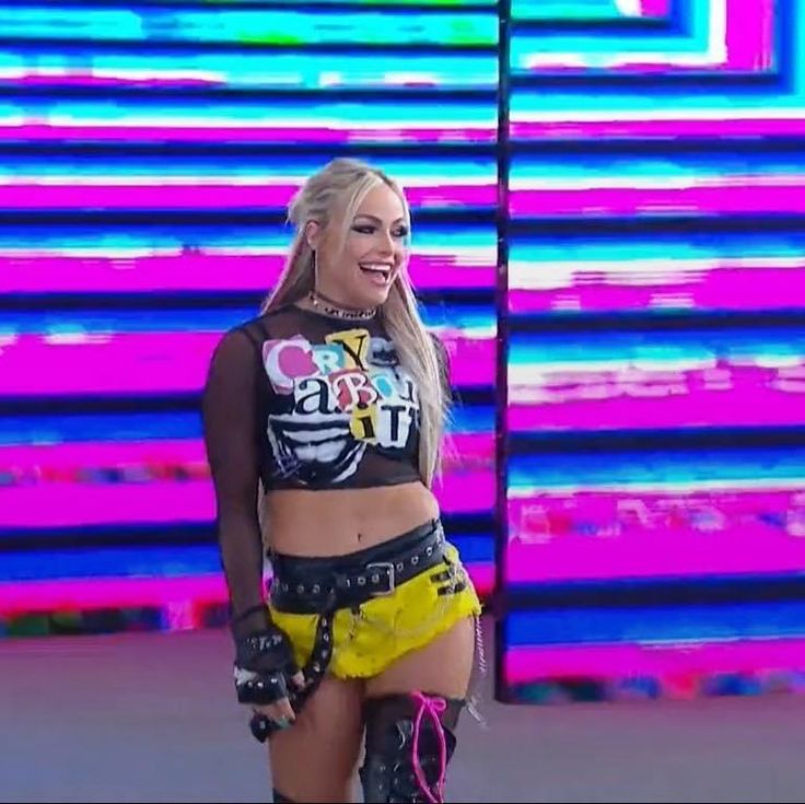 livsrox's tweet photo. liv needs to turn babyface again cause i miss the colorful gears and iam sick and tired of the black and grey ass gears. 😭😭 https://t.co/6fA6pHYP7x