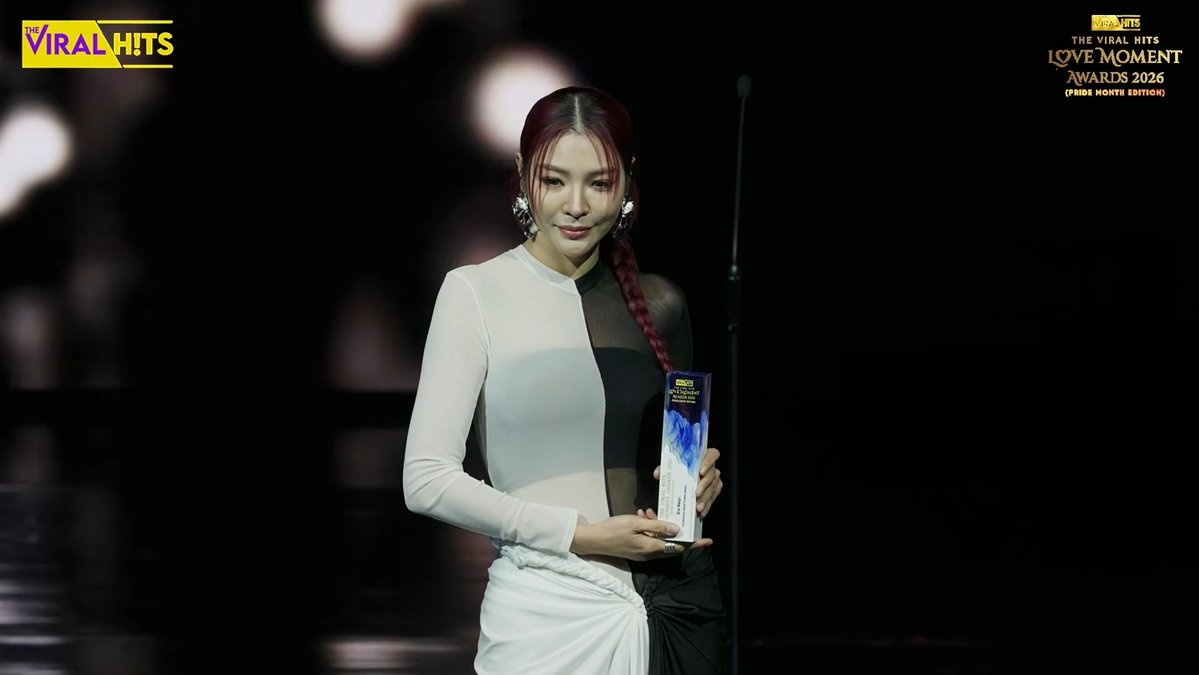 theseriesy_th's tweet photo. ขอแสดงความยินดีกับ "ฝ้าย พีรญา" ที่ได้รับรางวัล  THE PEOPLE'S HEART POWER AWARD
สาขารางวัลพลังหัวใจมหาชน จากงานประกาศรางวัล "The Viral Hits Love Moment Awards 2026"

FAYEATOM AT TVHLM AWARDS
#TVHLMA2026xFayeAtom 
#FayeAtom #FayePeraya
#TheViralHits #TheViralHitsLoveMomentAwards2026
#LoveMomentAwards2026
#TheViralHitsLineUp2026
