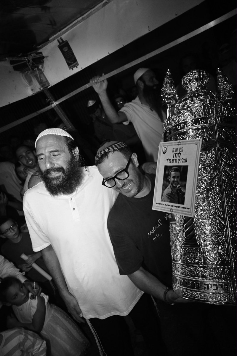 AviHarush3's tweet photo. ריף ילד שלי, 

הספר שלך נכנס לבית כנסת.

אבא https://t.co/4OgHo04oWC