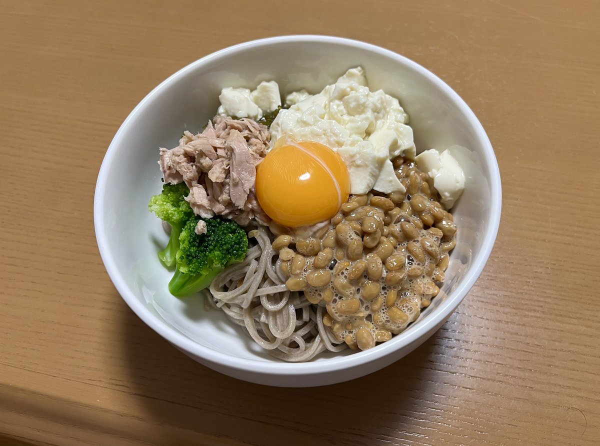hiroshi5939's tweet photo. 5分で出来るネバネバ蕎麦
めかぶさんが隠れてしまっています
キムチがなかったのが後悔です
夏バテや夜遅い夕食にオススメ
栄養満点◎
#すーめし https://t.co/5j3b7YD3zE