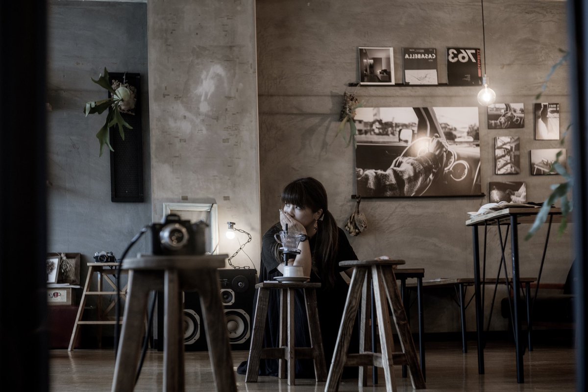 Torutoyuri's tweet photo. 以前のInstagramのアイコン。
福岡でcafeをしていた頃のセルフポートレート。
店内には自分の写真を飾らせていただき、贅沢な時間を過ごしていました。
勤務中は、いつもツインテール。懐かしいけれど、ついこの間のことのようです。
#genic_mag
#summarit https://t.co/aSZqEbPPU8
