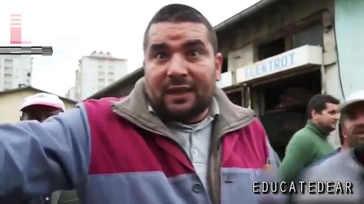 Belisckc's tweet photo. @populicc Aklıma bu adam geldi istemsiz 😂😂😂 https://t.co/POOcipJ9nW