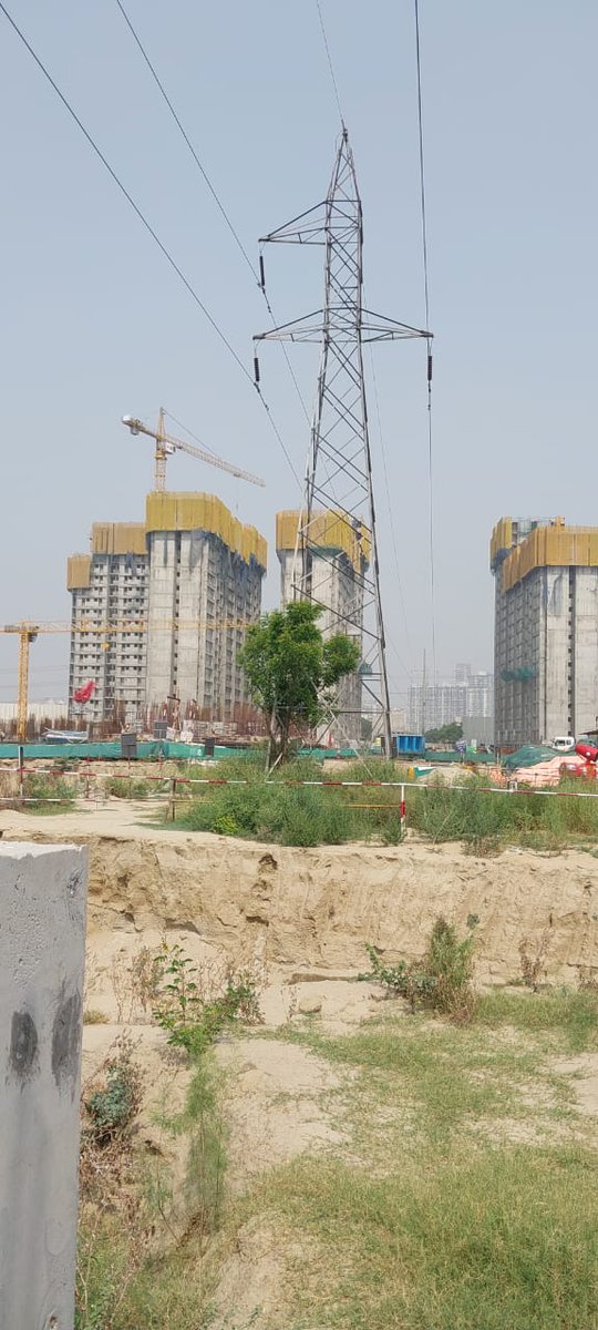 LT_Niveshak's tweet photo. @VishalBhargava5 This is TPCI Ghaziabad. Zero (speed) work on 2 towers since project launch 14 months ago, due to HT line. https://t.co/wCfUUkTkPQ