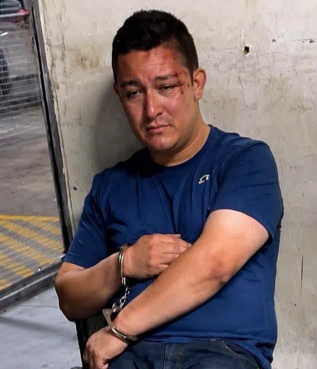 QuepasaSur's tweet photo. Atropello en zona 18 | Jorge David Rodas Linares enfrentará proceso por los delitos que le imputa el MP. Él, habría atropellado a una pareja de motorias, huyó del lugar y fue localizado después. Una de las víctimas permanece hospitalizada tras sufrir la amputación de un brazo. https://t.co/253WzBsOjm