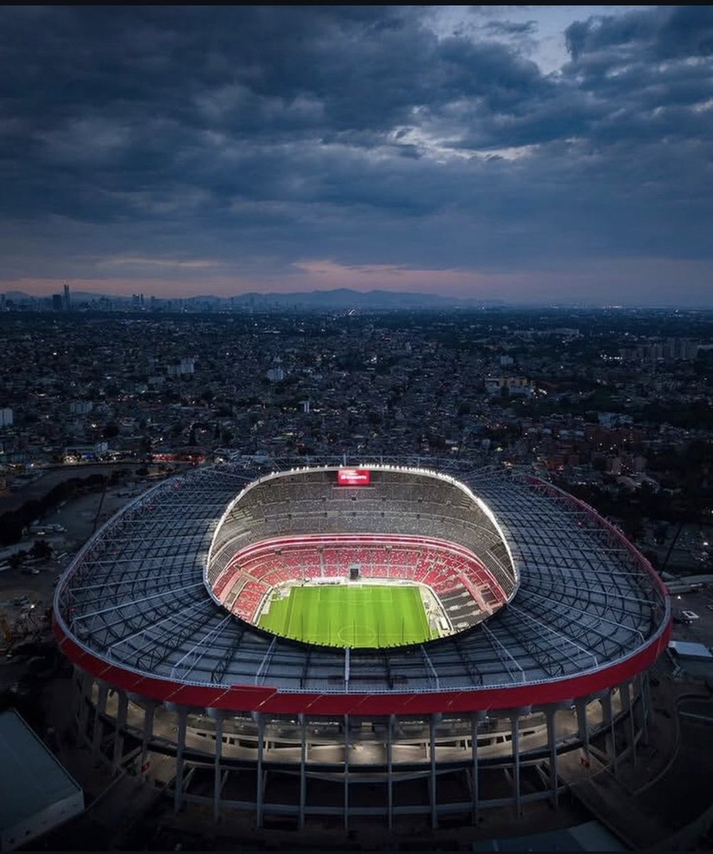 LibreMENTE79's tweet photo. Si ya nos metimos a la embajada azteca a sacarles un ladrón sinvergüenza:
¿Qué nos impide entrar en el estadio azteca y meterles 4 goles? 🇪🇨
#EcuadorMéxico #mundialdefútbol2026 https://t.co/x7XmKtBs4c