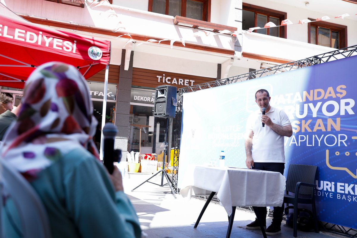 osman_ekim's tweet photo. Milletle Bütünleşen Belediyecilik anlayışıyla vatandaşlarımızla buluşmaya devam ediyoruz.

📌 İstiklal Caddesi

"Vatandaş Soruyor, Başkan Cevaplıyor" programımızda vatandaşlarımızın talep ve önerilerini dinledik, sorularını cevaplandırdık. Ayrıca ilçemizde devam eden çalışmalar ve hayata geçirilecek projeler hakkında bilgi paylaşımında bulunduk.

📍 Vatandaşımızın her önerisini önemsiyor, çalışmalarımıza birlikte yön veriyoruz. 🤝

#AkçaabatBaşka #MilletleBütünleşenBelediyecilik