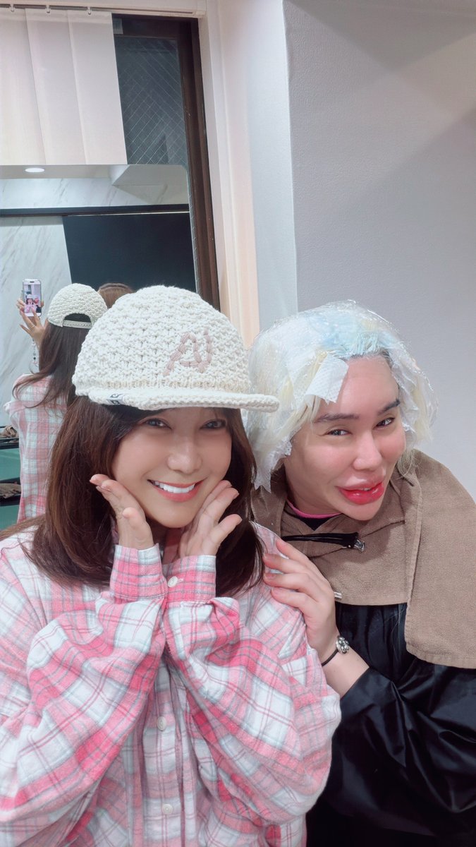 Allen_Japan_No1's tweet photo. 美容院💇🩷✨でェクステを全て取り、

🙎‍♂️漢のヘァ・スタィル🙎‍♂️にて、
ブリーチﾝポリァでトロ突きｧｹﾞてぉりましたら、

はるな愛さん💖✨㌧偶然❣️❣️❣️

初めてぉ会ぃﾃﾞｷ（婚💒）たﾝｻﾞﾏｽの‼️✨🌹

実は少し前、
フジテレビ📺のロケで、
ヮタクシ🌹✨が富士山🗻へ行った際のVTRを、
スタジォではるな愛さんが見届けてくれてた事がぁり、

その際、
ヮタクシ🌹✨の事を、

【※釜界の ディープ・淫パクトが来た】

㌧、大絶賛❣️して下さり、

トロつぃた体験がござぃました。

ですので、
初めての感じがしなくて、

この時、
釜界のディープ・淫パクトとして初めてぉ会ぃし、

本当に、ぉ優しくして下さり、

ダィスキ❣️💕✨に、
なりましたｮｯ…💖✨💖✨💖

#アレン様
#アレン様メンタルで生きる 
#アレン様見てるとパワーもらえる 
#アレン様が導き照らして下さったこの人生 
#アレン様を信じる者はたちまち幸福人生へと昇格ﾘｧ