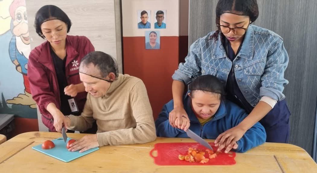 FinesecD's tweet photo. 🍽️👩‍🍳 Aprendiendo, creando y compartiendo sabores

En el marco de nuestro Taller de Cocina, continuamos fortaleciendo habilidades en la preparación de alimentos y adquiriendo conocimientos prácticos que contribuyen al desarrollo personal y profesional.

#AprendizajePráctico https://t.co/1nsD4elCMF