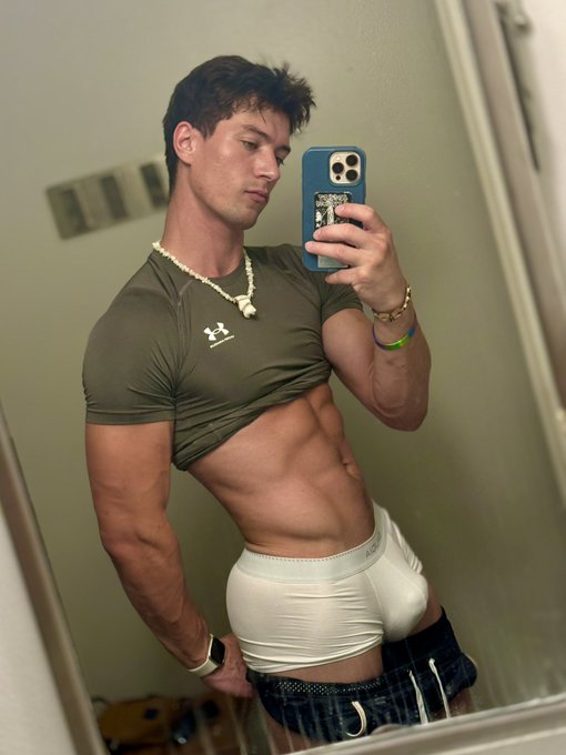 Hunt_2str8- Hunter - 🤍 lean and mean 😈 https://t.co/44jLNFIq0V