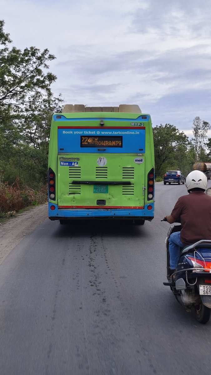 _sahith82's tweet photo. Dear @tsrtcofficial @cyberabadpolice,

Bus No. 224G (Gandimaisamma to Miyapur X Road) driver was driving rashly while using a mobile phone. This is extremely dangerous and puts passengers and other road users at risk. Please investigate and take appropriate action.
#RoadSafety https://t.co/pjx4arpaCJ