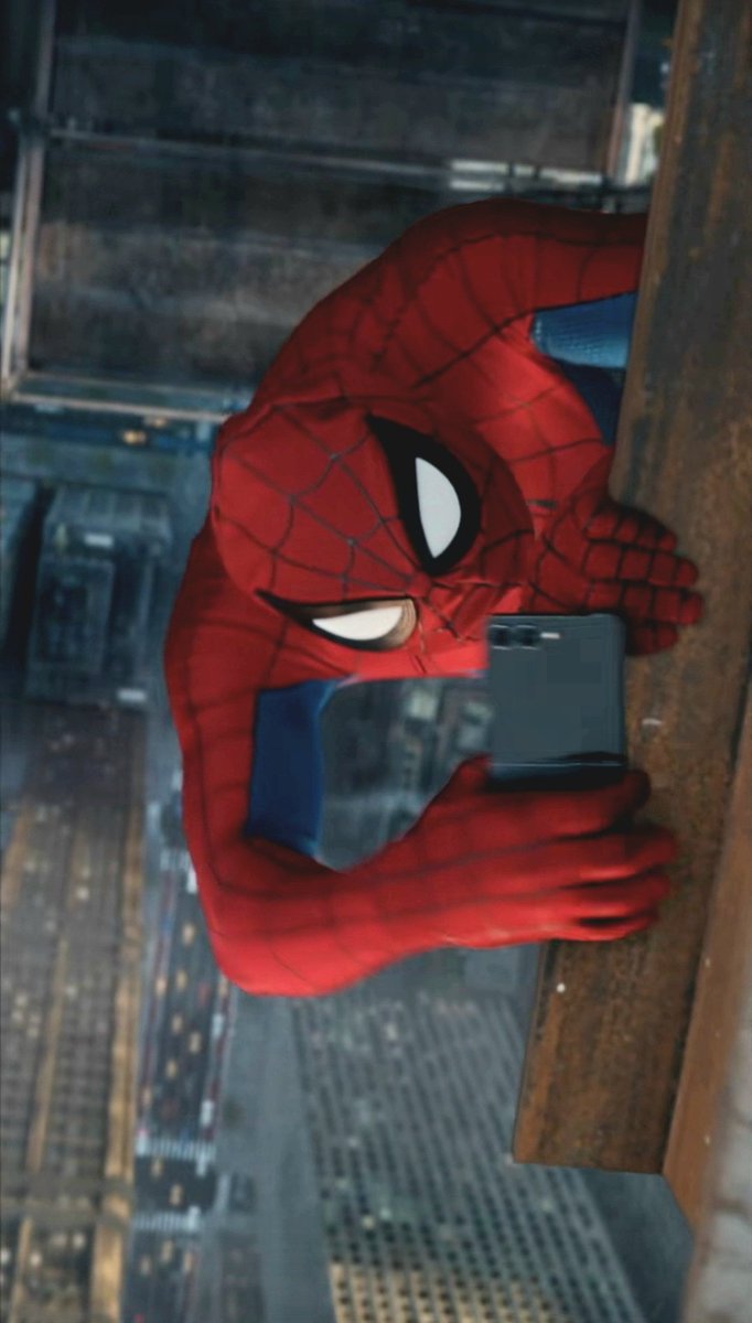 imparkerburton's tweet photo. Okay, so Spiderman is a Z Flip user but Peter Parker is a Z Fold user 🧐 https://t.co/mg8NJQX6VL