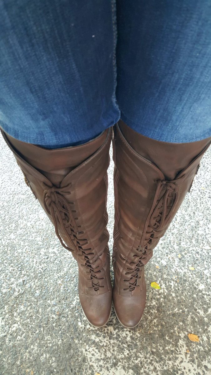 palmerdebra's tweet photo. #boots #boot #bootseason #iloveboots #bootlovers #bootlove #thesebootsaremadeforwalking #bootqueen #selfie #selfiequeen #fashionista #bootqueendebrasg https://t.co/A37HzmwLSk