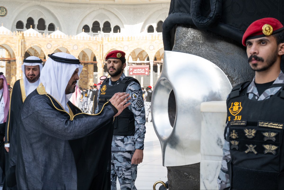 tfrabiah's tweet photo. كلّ عام، في يوم 15 من شهر محرّم 🕋🇸🇦

نيابةً عن خادم الحرمين الشريفين -حفظه الله-، تشرّف نائب أمير منطقة مكة المكرمة صاحب السمو الملكي الأمير سعود بن مشعل؛ بغسل الكعبة المشرّفة. https://t.co/QUD7b1KIqY