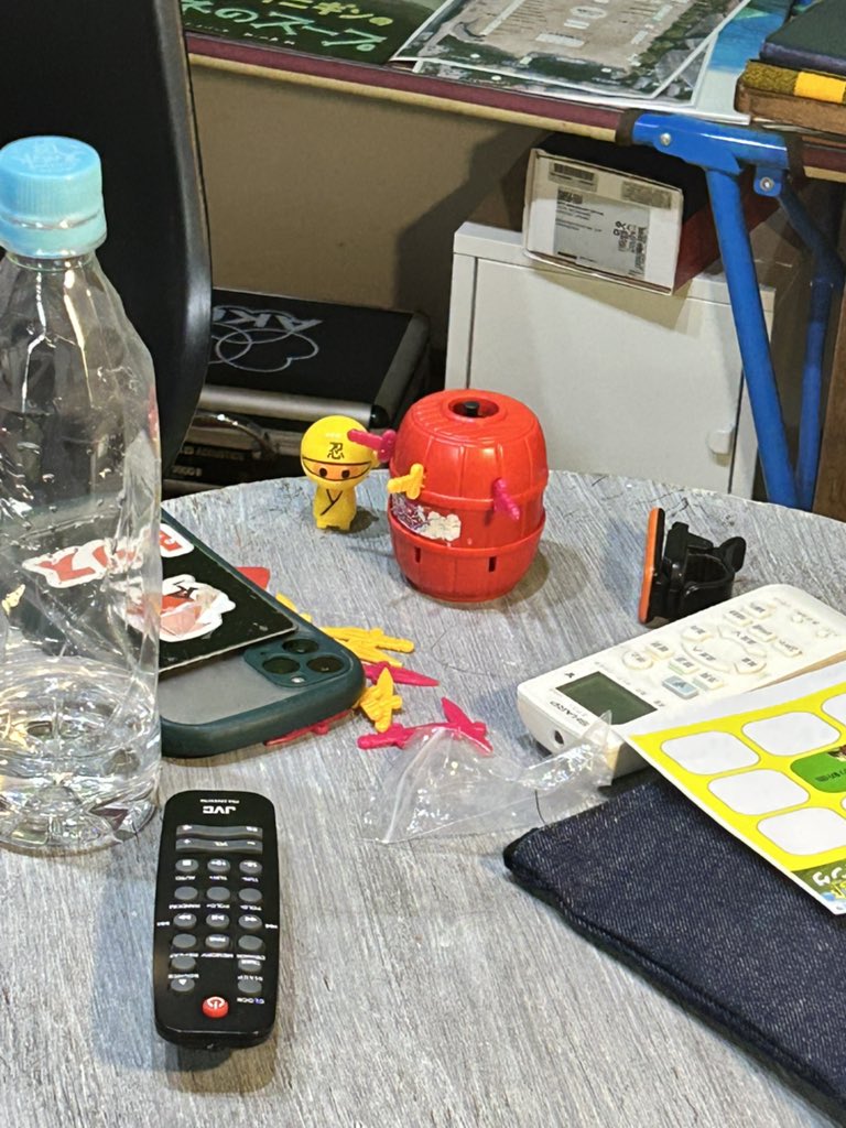 Rishun223's tweet photo. 来る途中エスカレーター降りて見た短冊🎋もうすぐ七夕かぁと気づいたのに、にんにん季節感出すから〜と思えば季節外れなのも〜とか話してたのになぁ、くーやしいな〜でも久々のいっぱいさすがや忍々🥷🆕ギターちゃんもよかったなぁ。進化が楽しみな新曲✨ありがとうございました
#マウンテンヤッホー部 https://t.co/TGKUwxx1vI