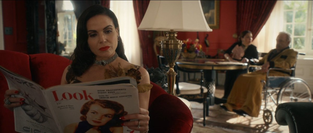 camachoswife's tweet photo. stunning even while reading a magazine https://t.co/EeRdi36unI