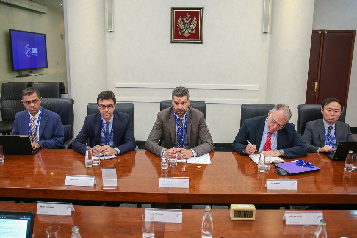 Centralnabanka's tweet photo. 🤝Uvodnim sastankom sa guvernerkom dr @IrenaRadovicMNE  i timom #CBCG započeta je misija MMF-a u Crnoj Gori, koju predvodi Jeff Danforth.

Razgovarano je o ekonomskim i finansijskim kretanjima, bankarskom sektoru, finansijskoj stabilnosti, reformskim aktivnostima #CBCG i evropskoj agendi Crne Gore. 🇲🇪🇪🇺
