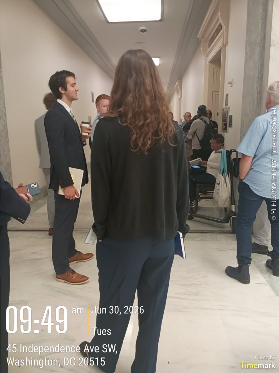 sekai_tennoh17's tweet photo. アメリカ連邦議会MKウルトラ公聴会が開かれるRayburnビル２１５４室前へ到着。

何故か信号にほぼ引っ掛からず、自宅から🚲️１３分で到着!

大勢の人。 https://t.co/UAcSBT5blK