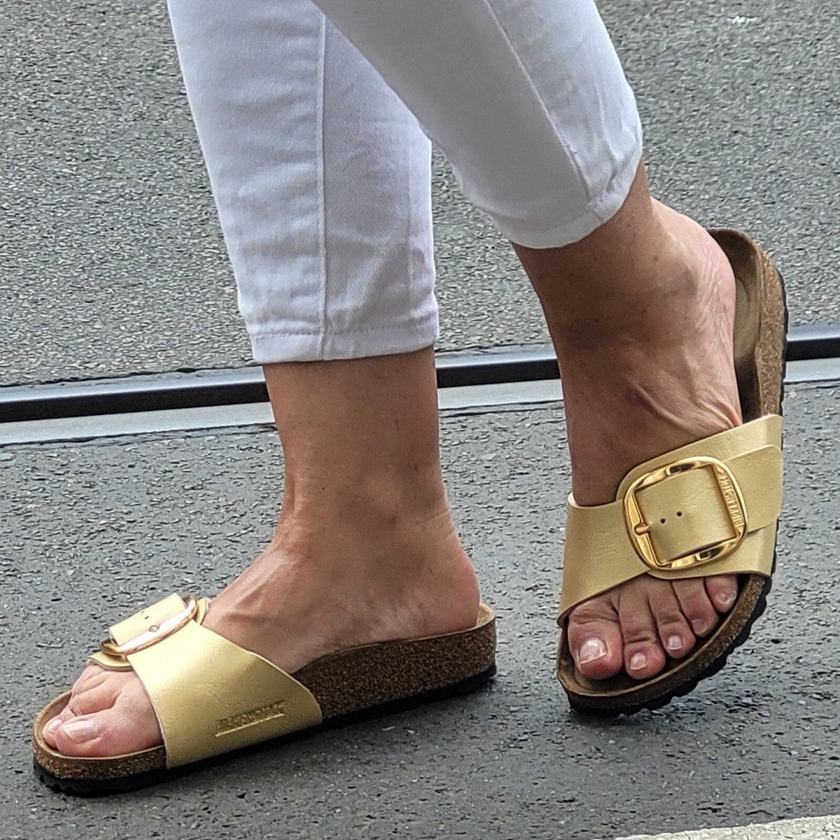 tutoniea's tweet photo. 𐄙ส่งཾต่อ𓂂 Birkenstocks madrid bb 
สีทอง Size 40 (26)  สวยแกรมมากค่า ཾ♡਼   
1190 th𓈒b
     ♡֯^༷ ᱹ ᱹܴࠖ ᱹ֯ಣ     ਼f𓈒r݁ee s݂hippingཾ𐄙
#ส่งต่อbirkenstock #birkenstockมือสอง #ส่งต่อรองเท้า #ส่งต่อbirken #birkenstockthailand #ส่งต่อเครื่องสำอางค์ #ส่งต่อเสื้อผ้า https://t.co/PPpzldZuWS