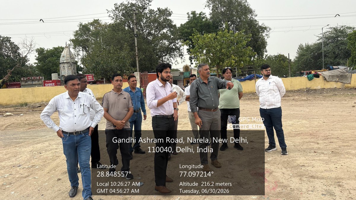MCD_Delhi's tweet photo. To ensure cleaner, safer, and more accessible public spaces, the Deputy Commissioner of Narela zone, along with municipal officials, carried out a special Encroachment Removal and Deep Cleaning Drive at Ramleela Ground, Narela.

The drive reflects MCD's commitment to maintaining clean surroundings, and reclaiming public spaces, across the city.

@LokNiwasDelhi @gupta_rekha @CMODelhi @praveshwahi

#MCD #MCDCares #Delhi #CleanDelhi #GreenDelhi