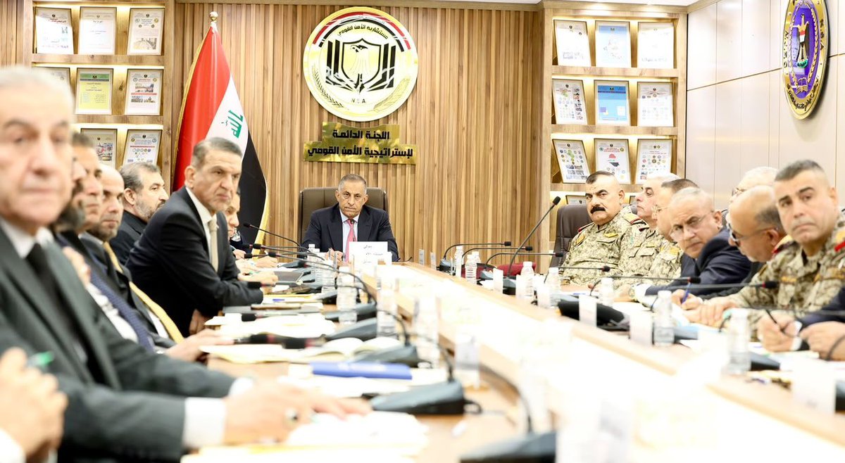 AshrafDahan's tweet photo. في الاجتماع الخاص ببحث آليات تفعيل تنفيذ إستراتيجية الأمن الوطني العراقي الجديدة، بحضور قادة عسكريين وأمنيين ومستشارين في رئاسة مجلس الوزراء https://t.co/Ols0klXDfd