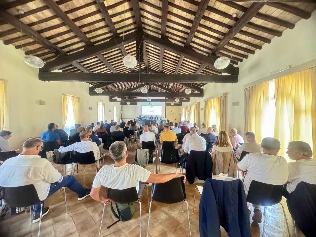 FemcaCISL's tweet photo. 🗳️Eletta la segreteria nazionale #Femca #Cisl del comparto #Chimico #Farmaceutico composta da #ElisaBandini #NazzarenoFresca e #DavideTilocca
⚛️🔬Il comparto comprende #Chimica #Farmaceutica, Fibre Chimiche, Detergenza, #Gpl, Gas Tecnici; #Coibentazione per impianti Petrolchimici, Raffinerie e Centrali Elettriche.
📣L’augurio della Segretaria Nazionale con delega al comparto #Chimico #CarlottaSchirripa: “Il direttivo di comparto dovrà essere un luogo di elaborazione di idee, di confronto, di lettura dei cambiamenti. Dovremo saper vedere eventuali crisi arrivare, evitando le emergenze. Saremo un luogo di costruzione e sintesi di politiche condivise, nel rispetto delle specificità delle varie realtà. Un luogo che saprà valorizzare le diversità entro una nuova linea strategica comune, che la federazione assumerà per affrontare le trasformazioni e i cambiamenti dell’industria chimica e farmaceutica”.
#essereFemca #essereCisl