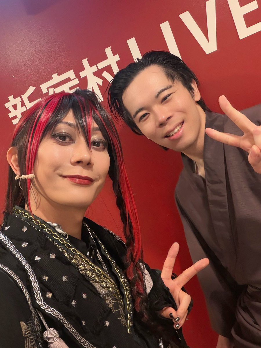 MiYaBig5's tweet photo. 舞台「#鬼神の影法師」‐相縁輪廻篇‐
11日目ご来場いただきありがとうございました！ミニLIVEも声援をいただきカンパニー一同励みになってます☺️
明日はいよいよ千秋楽！最後まで楽しんでまいりましょう！
国明さんと播磨様とのお写真撮っていただきました！おふたりの愛情深さにいつも助けられてます😊 https://t.co/eNklxF1LGi