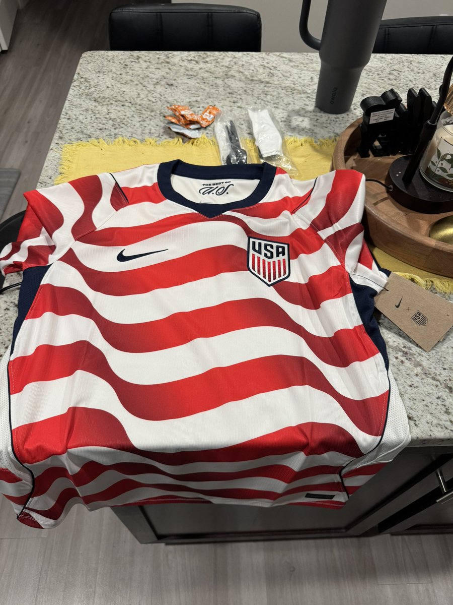 romishah25's tweet photo. @MichelobULTRA thanks for the swag!! Can’t wait to wear it to work tomorrow 😎 https://t.co/Gf9UfZgn1o