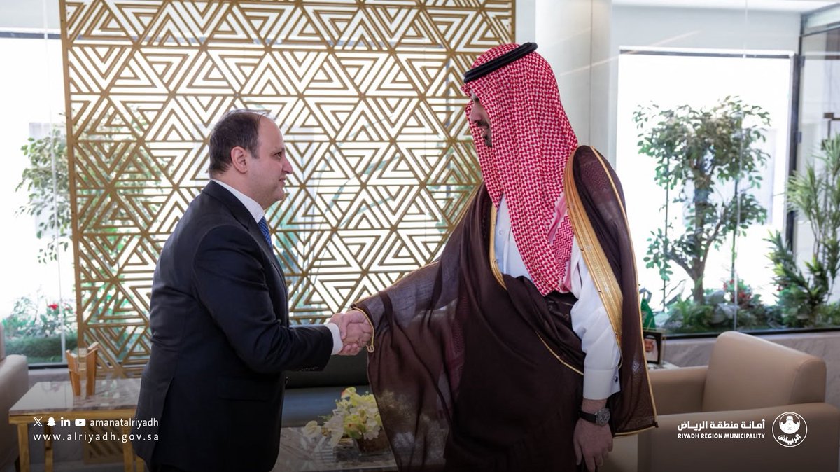Amanatalriyadh's tweet photo. صاحب السمو الأمير د. فيصل بن عيّاف،
أمين منطقة الرياض، يستقبل سفير جمهورية
أذربيجان لدى المملكة السيّد متلم ميرزاييف
والوفد المرافق له. https://t.co/sc4n5G2LBg