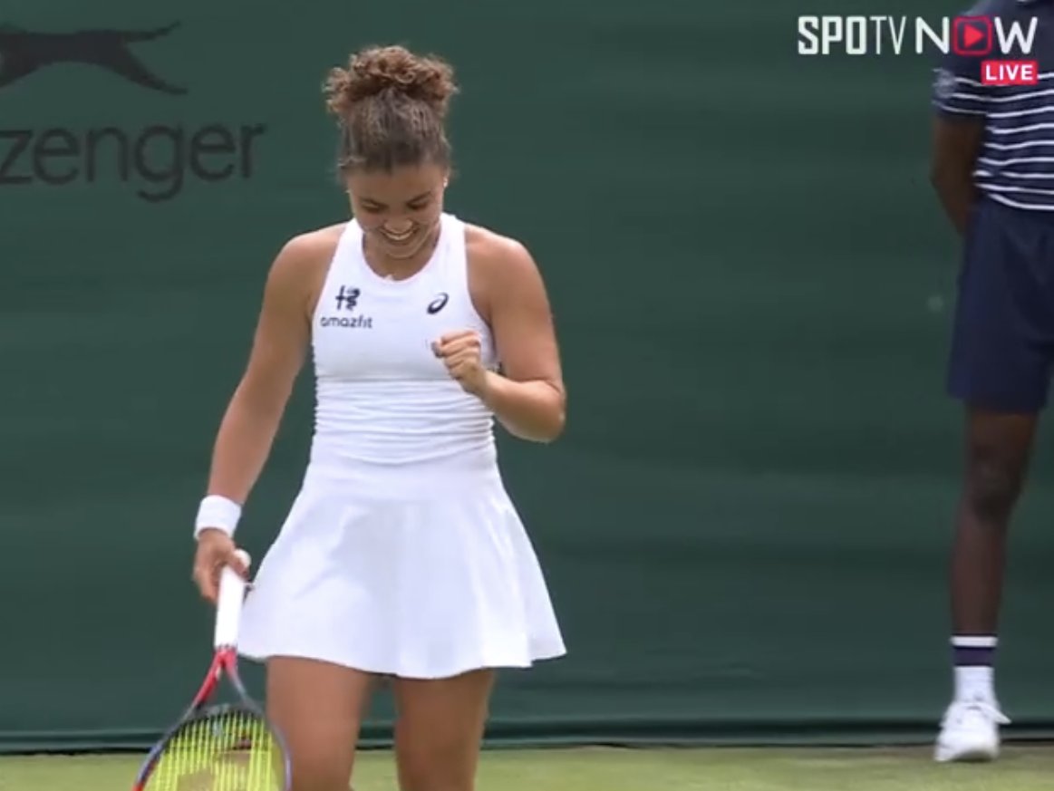 islandtennisace's tweet photo. Jasmine Paolini and Madison Keys survived first round upset scares—both losing the first set (Jasmine in a bagel, Madi in a tiebreak) and ultimately completing the comeback against competitive opponents. Today, their experience gave them the edge. #Wimbledon https://t.co/KyUHQjZsbp