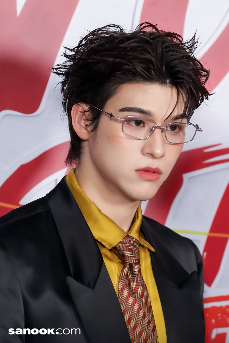 Sanook's tweet photo. ตี๋แว่นหล่อมากกกกกก 

สกาย วงศ์รวี ช่วงสัมภาษณ์ ก่อนส่งท้าย “WU อู” ไปด้วยกัน✨ ในงาน WU DESTINY FAN PARTY 

🔗https://t.co/62kEu4n0fO 

#WUTheSeries
#WUDestinyFanParty
#WUTheSeriesFinalEP
#skynani #สกายนานิ
#skywongravee 
#sanook https://t.co/FIDIGP9Jdm