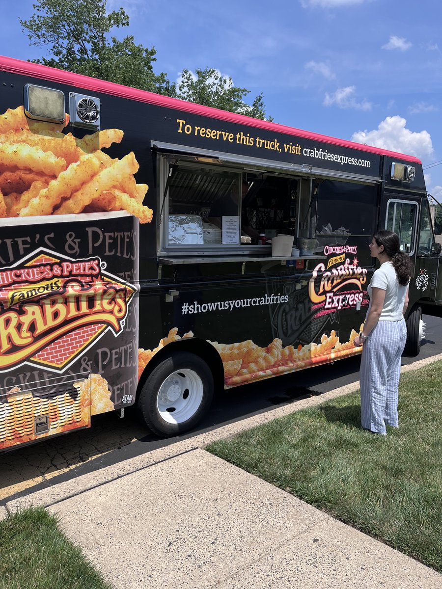 ASIcareers's tweet photo. 🎉It was a happy Food Truck Monday! ASI employees enjoyed a free lunch yesterday from Chickie's and Pete's! https://t.co/q4SRzG8Pm2
