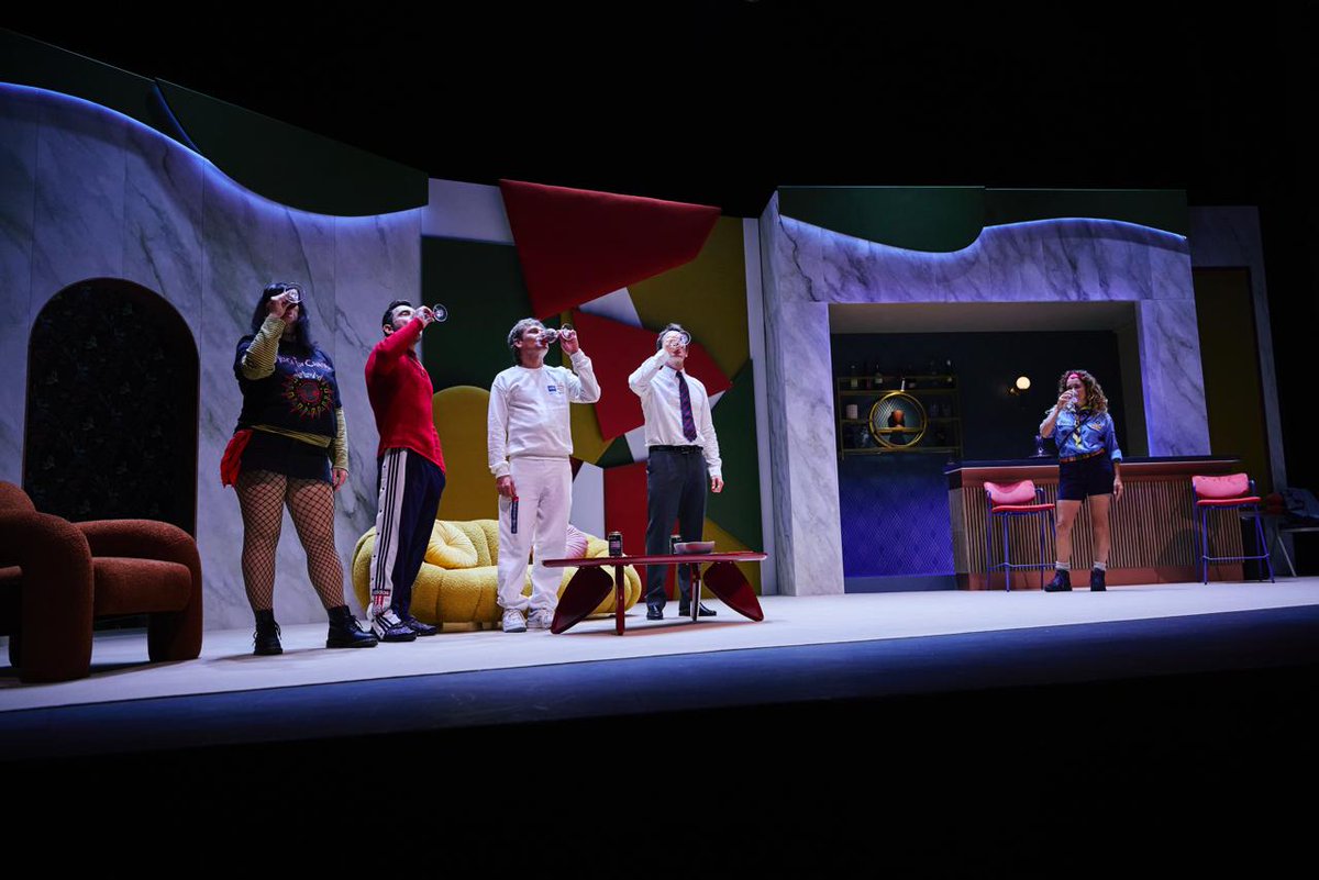SixtoPazTeatre's tweet photo. Seguim al Borràs brindant per les amistats que duren anys.

🍷 La Promesa
📍 Teatre Borràs
🎟️ https://t.co/XryCnXrxht https://t.co/ogExZoXDOJ