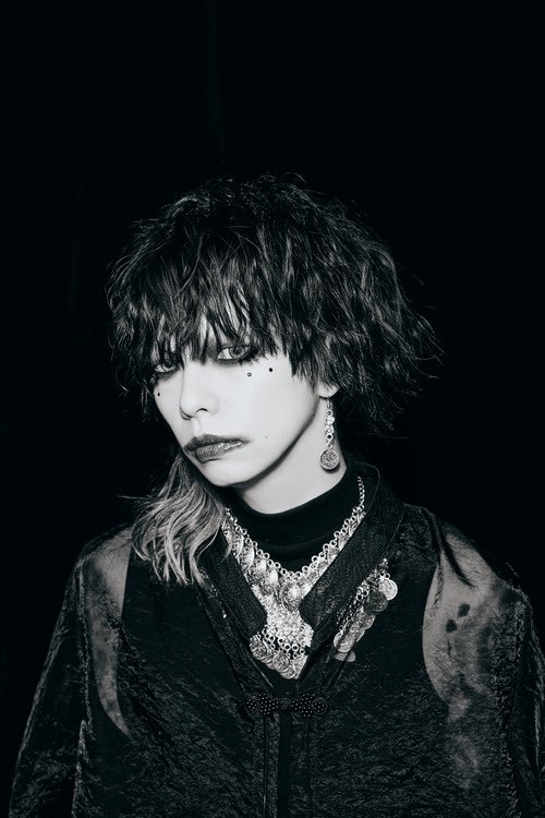 Renchan_0724's tweet photo. #好きな男の顔4枚並べるとタイプがわかるらしい
Direngrey 京
Sadie 真緒
MEJIBRAY メト
lynch. 悠介 https://t.co/RtQJi648Hj