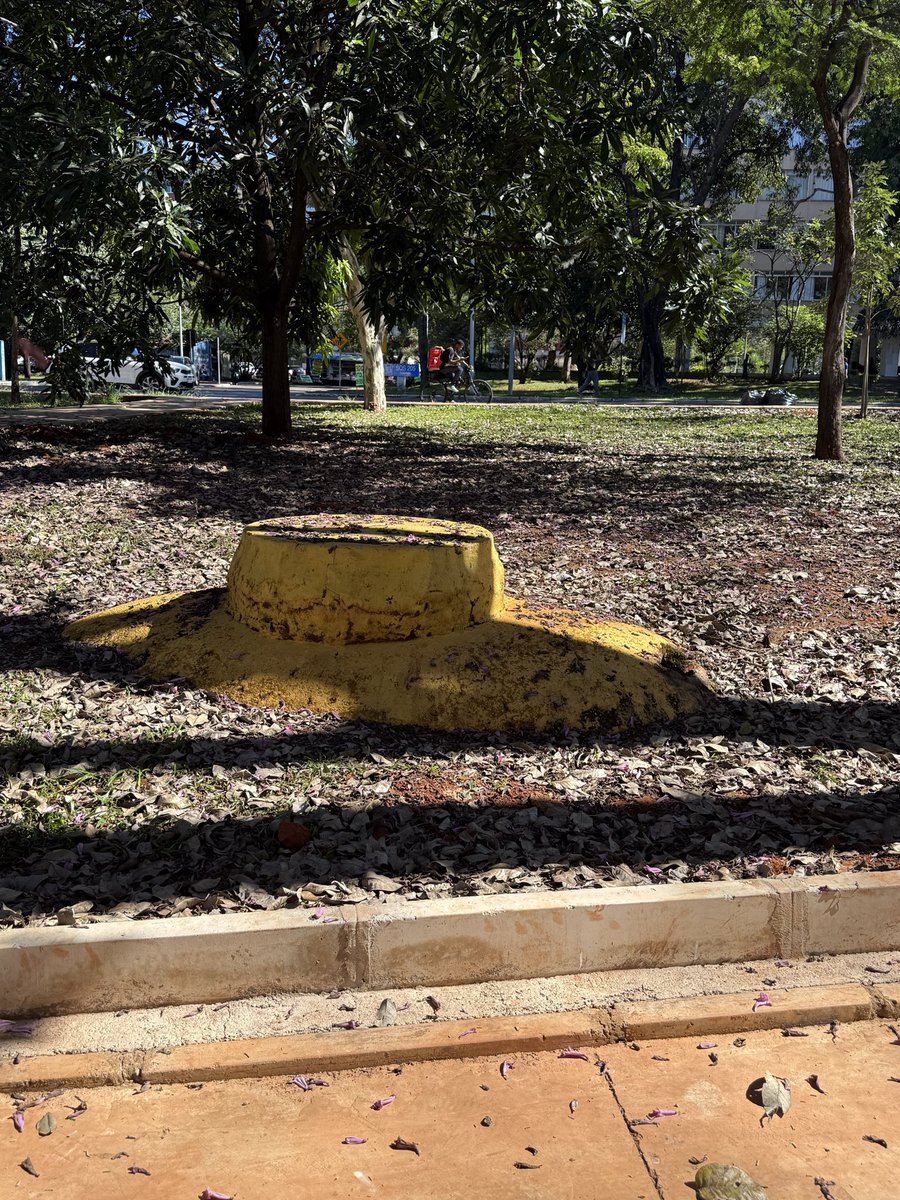 0Engel2's tweet photo. Parece um yellow submarine https://t.co/CXt4iCzyYp
