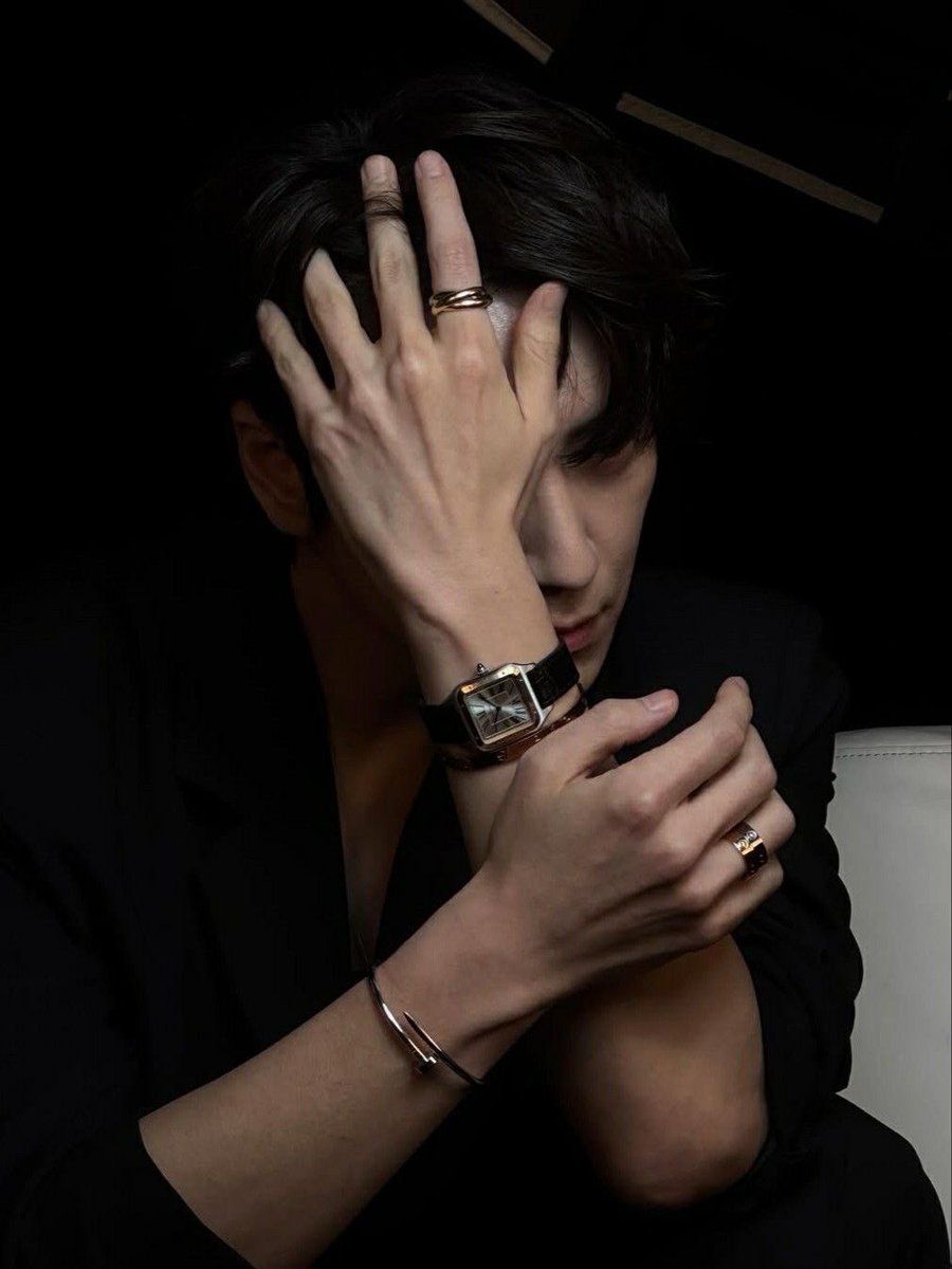6mea1s's tweet photo. 까르띠에 이준혁 아시는 분 이거남자냄새real좃됨  아 https://t.co/wZENpWC4dW