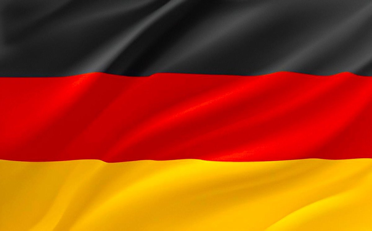 PolymarketSport's tweet photo. 🚨JUST IN: The German team struggled to find a sixth penalty taker. Leon Goretzka, Waldemar Anton, Nathaniel Brown and Malick Thiaw all passed on the opportunity 

Jonathan Tah had never taken a penalty in his career before, stepped up and missed https://t.co/hTFrp3vpt5