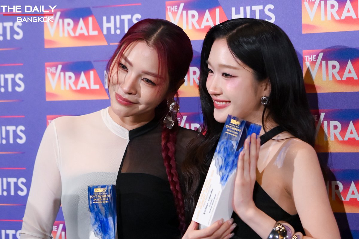 thedailybkk's tweet photo. ขอแสดงความยินดีกับ "ฝ้าย - อะตอม" ที่ได้รับรางวัล "คู่ GL ยอดนิยมแห่งมหาชน" ในงาน "The Viral Hits Love Moment Awards 2026"

FAYEATOM AT TVHLM AWARDS
#TVHLMA2026xFayeAtom 
#FayeAtom #FayePeraya #AtomPariya 
#TheViralHitsLoveMomentAwards2026 https://t.co/WtBQG6X1gd