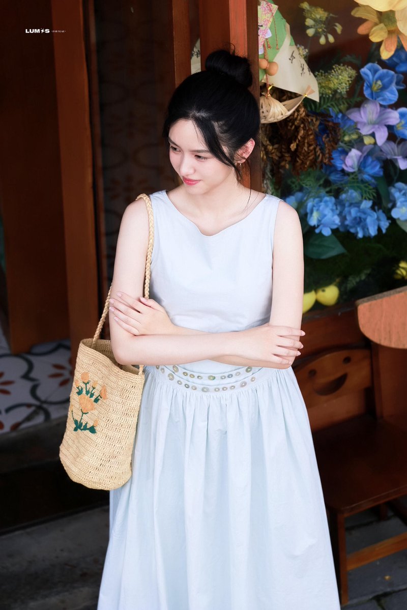 areumtea's tweet photo. lin shilan so pretty with her bun up and new fit pics
#周也 #zhouye
#潮热雨季未解之谜 #rainbound https://t.co/Rtp1uGH1x3