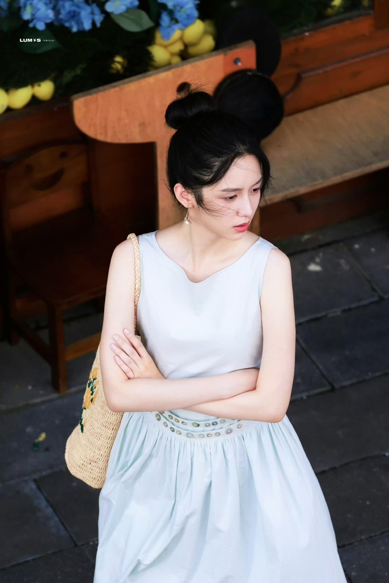 areumtea's tweet photo. lin shilan so pretty with her bun up and new fit pics
#周也 #zhouye
#潮热雨季未解之谜 #rainbound https://t.co/Rtp1uGH1x3